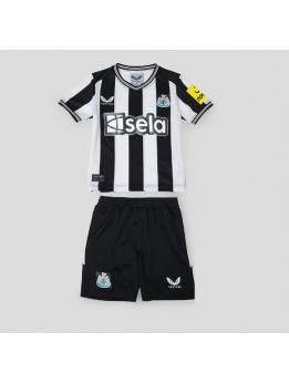 Otroški Nogometna dresi replika Newcastle United Domači 2023-24 Kratek rokav (+ hlače)